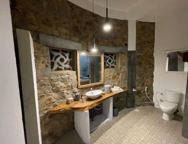Family suite bathroom, Dune Towers