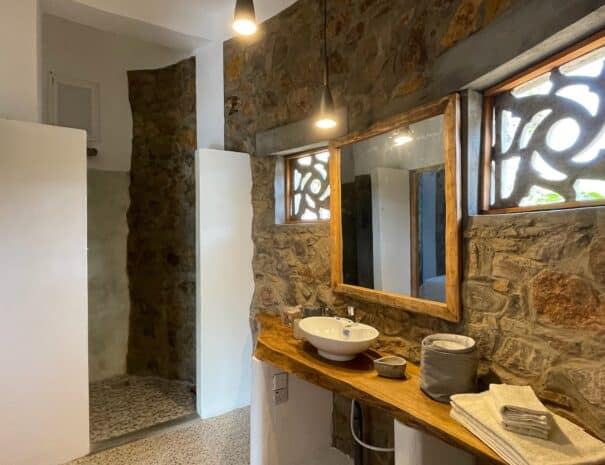 Family suite bathroom, Dune Towers